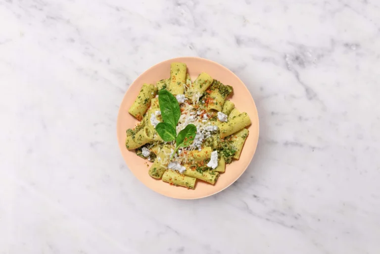 Rigatoni, pesto de chou kale & pecorino