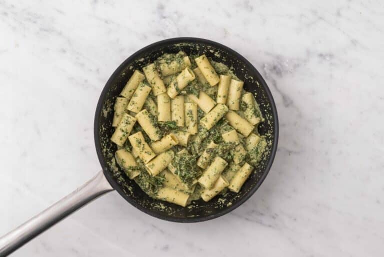 Rigatoni, pesto de chou kale & pecorino