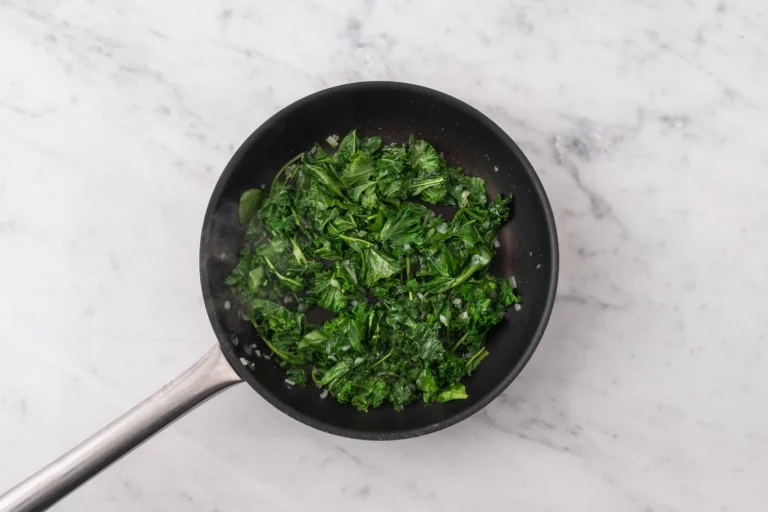 Rigatoni, pesto de chou kale & pecorino